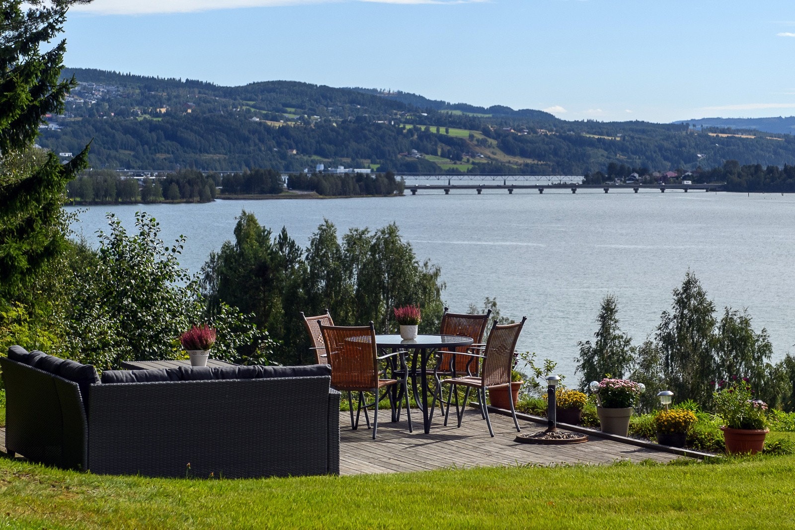 Eiendommen ligger usjenert til og har flott utsikt! Galleribilde