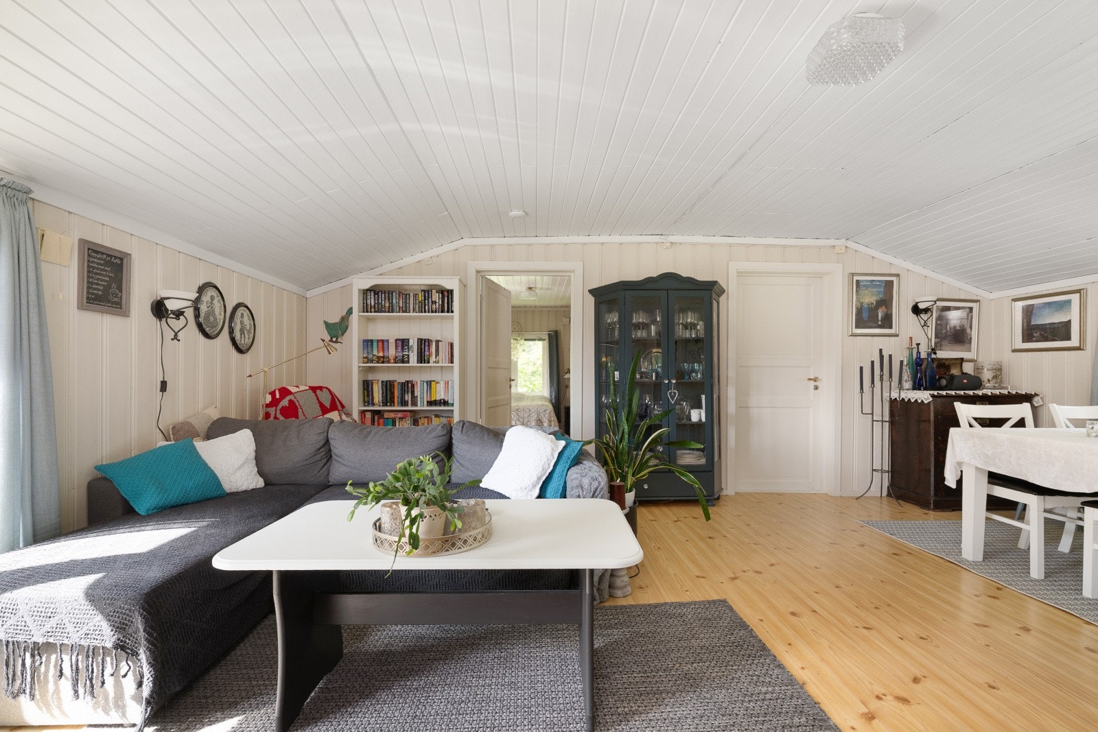 Her er det god plass til salong og spisegruppe. Galleribilde