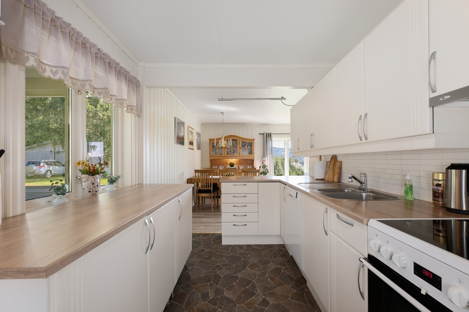 Det er godt med skap- og benkeplass! Galleribilde