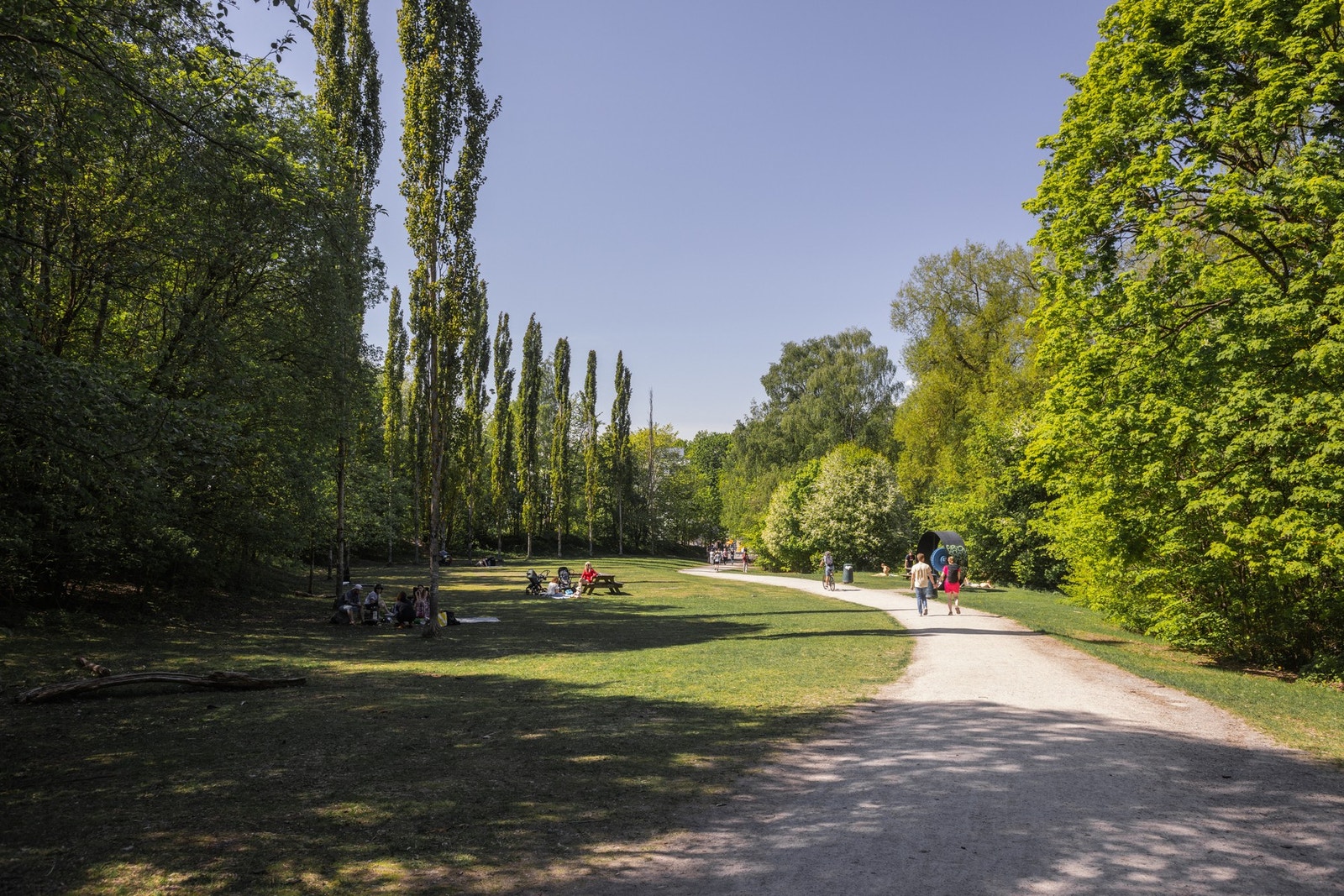 Svartdalsparken ved Kværnerbyen er et flott rekreasjonsområde som tar deg videre opp flotte turstier opp Alnaelva. Galleribilde
