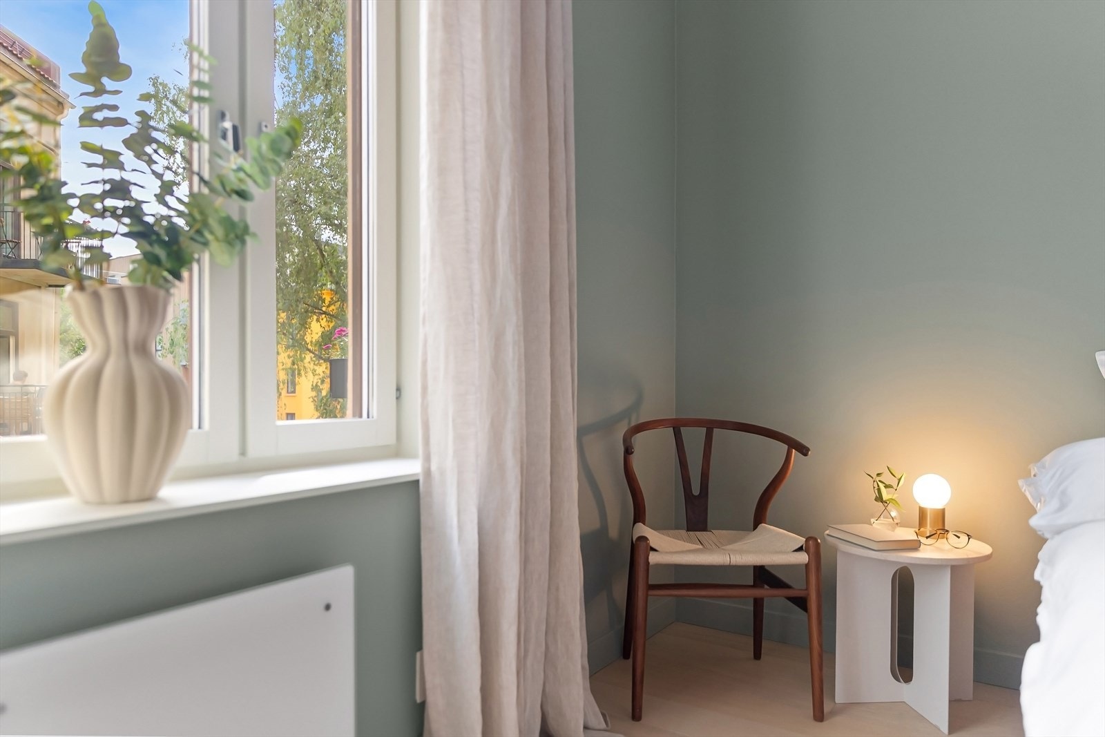 Soverommet vender inn mot rolig bakgård. Galleribilde