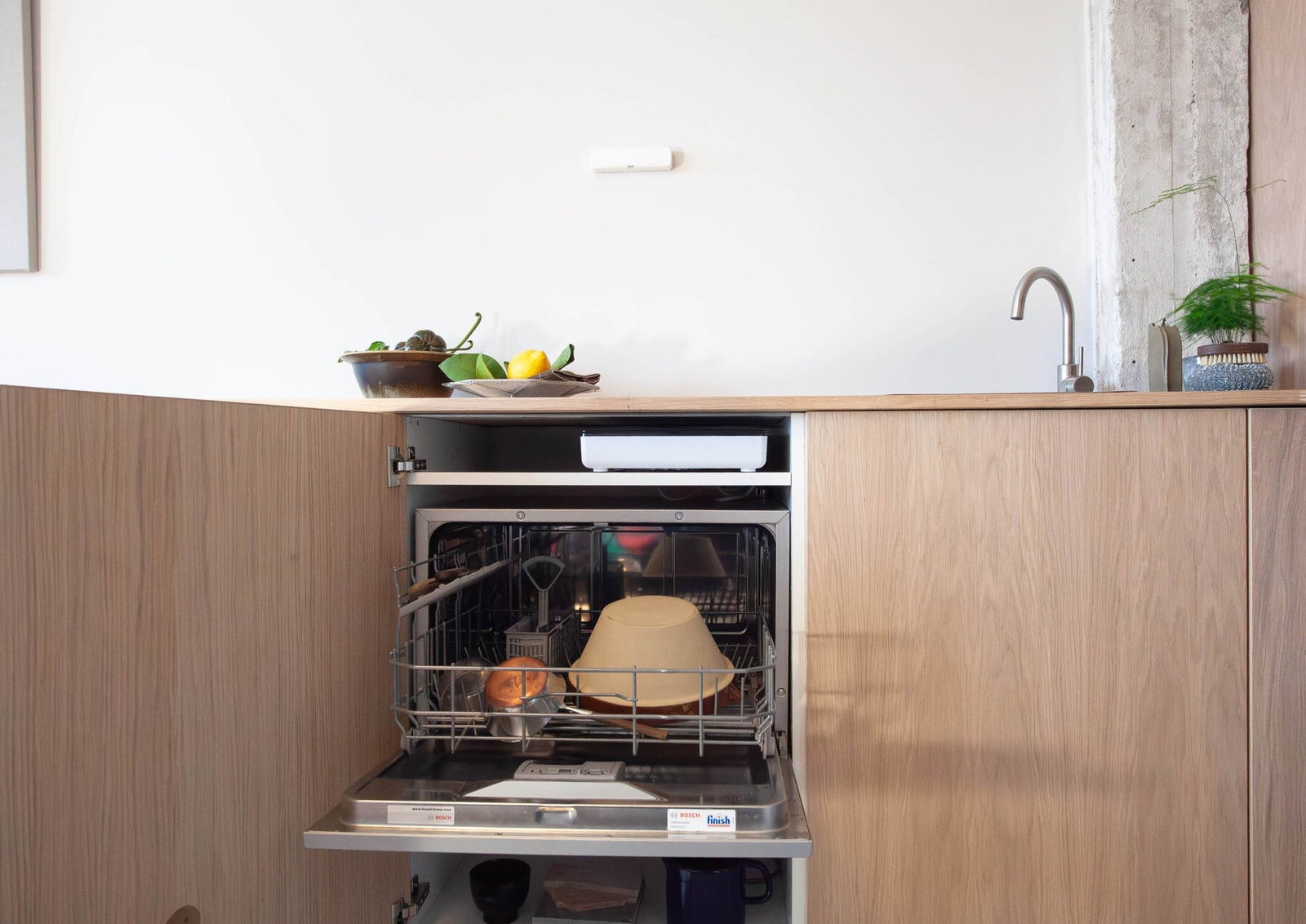 Det medfølger også en integrert oppvaskmaskin fra Bosch. Galleribilde