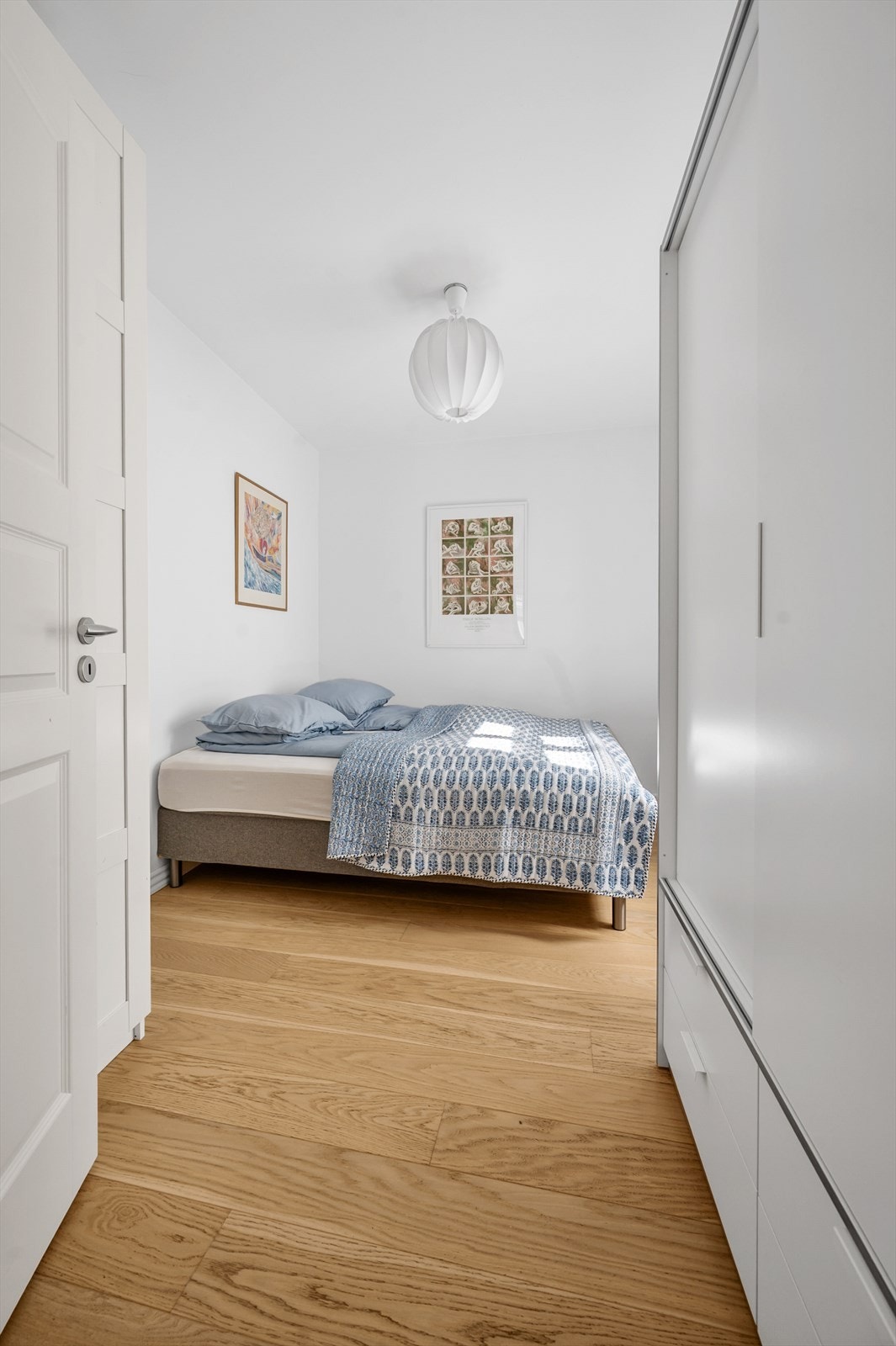 Soverom nr.1. God plass til garderobe. Galleribilde