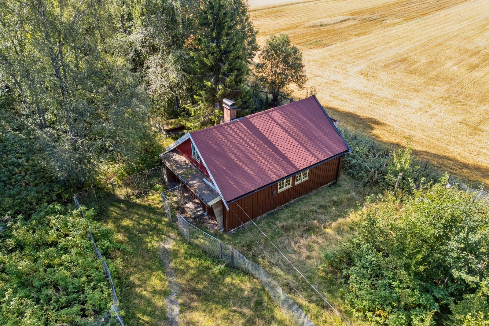 Eiendommen ligger i et koselig og barnevennlig boligområde på Ekornrud/Holm, like utenfor Jessheim sentrum. Galleribilde