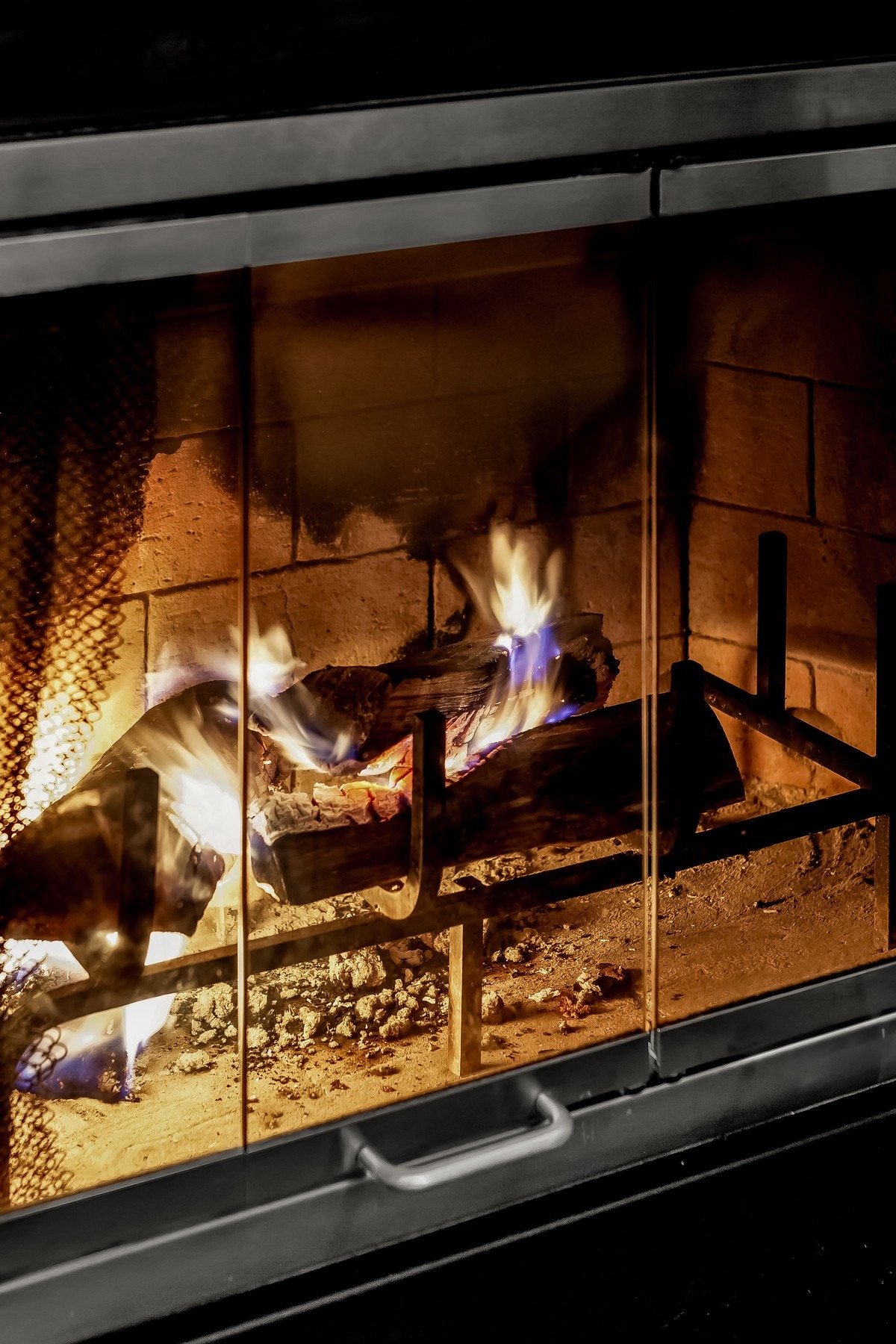 Peisovnen gir både varme og en lun atmosfære Galleribilde