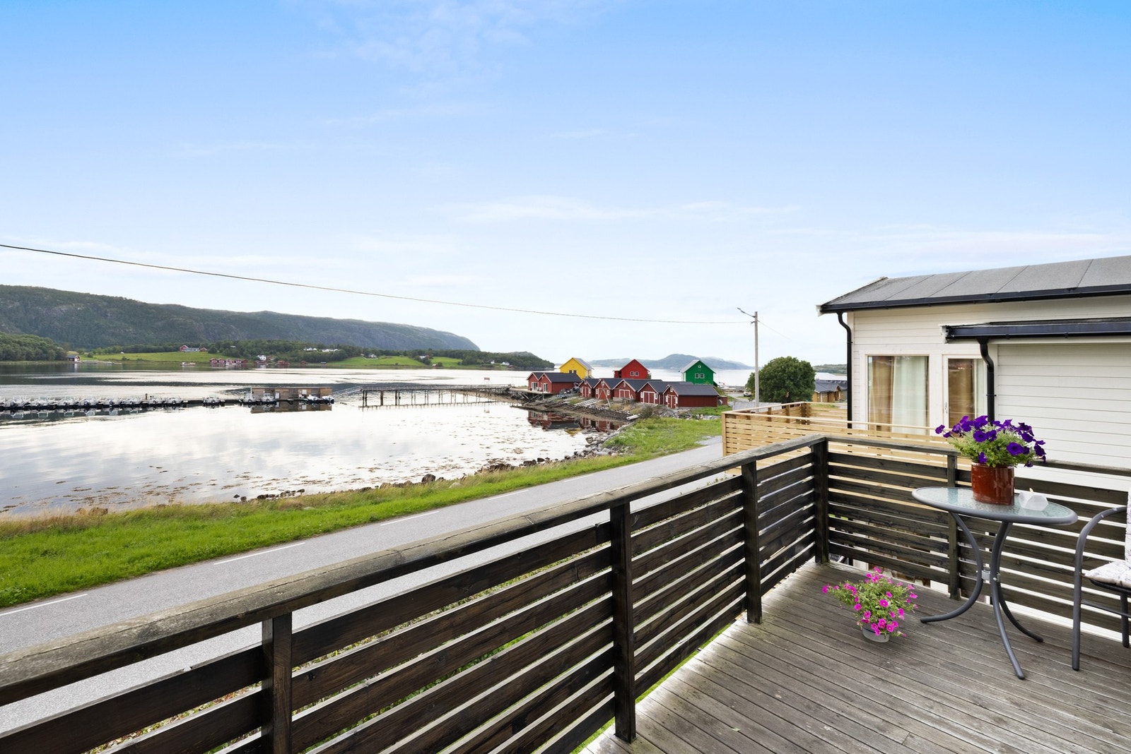 Her er det plass til både kaffekopp og hyggelig selskap Galleribilde