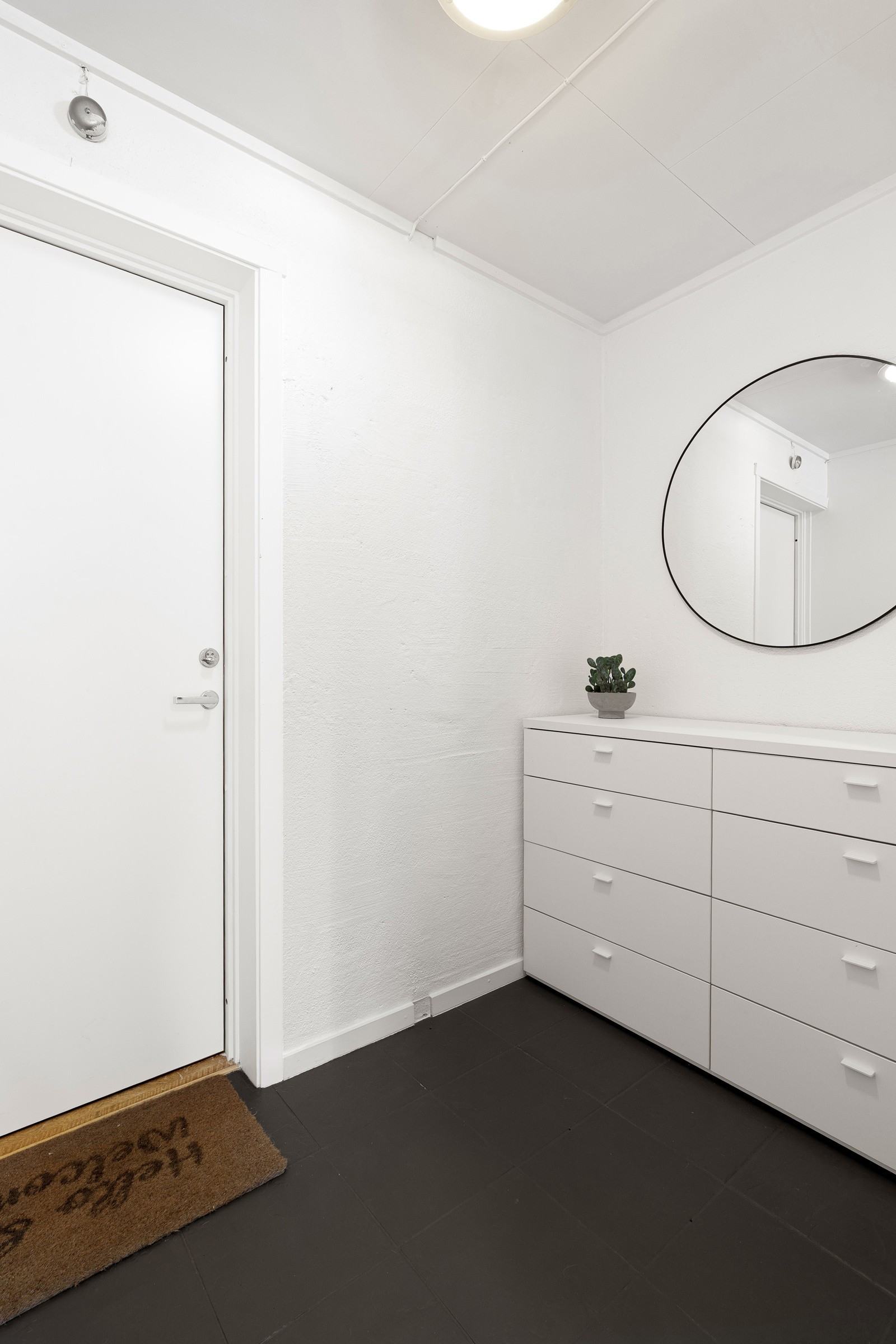 Velkommen inn! Gode muligheter for etablering av garderobeløsninger.
