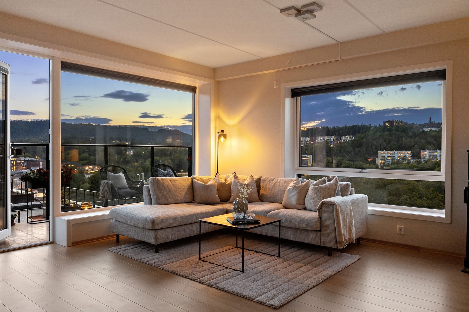 Kveldsstemning fra stue Galleribilde