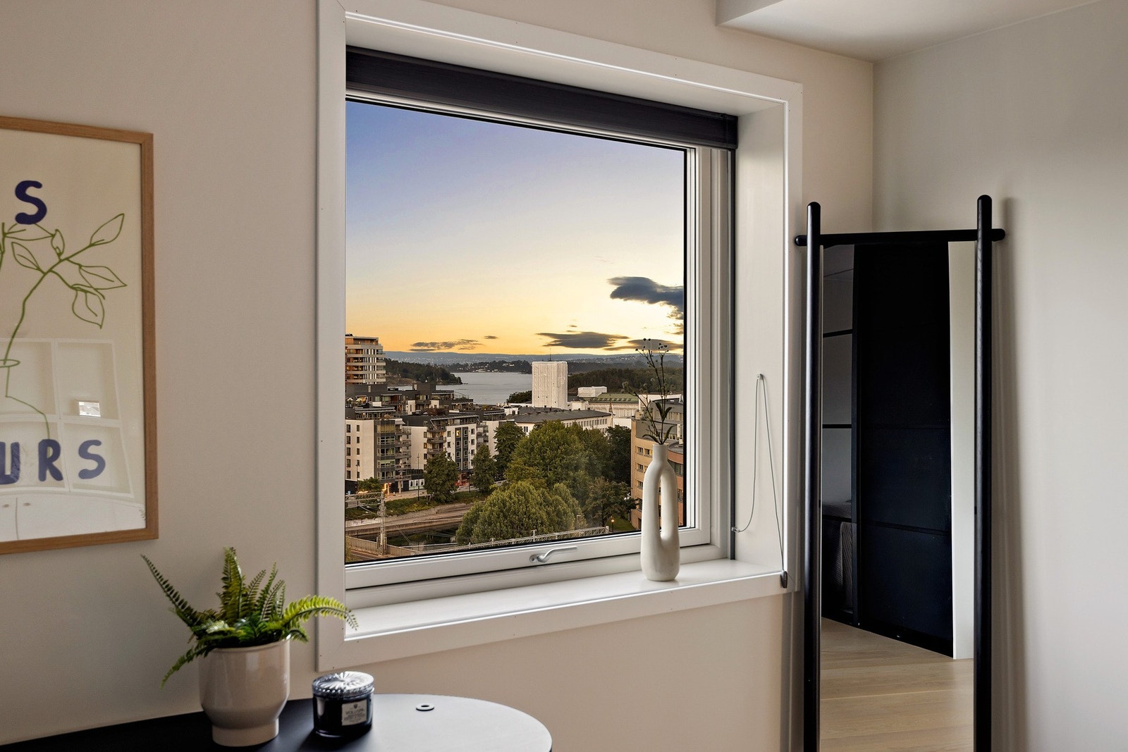 Leiligheten har flott utsikt fra alle sider Galleribilde