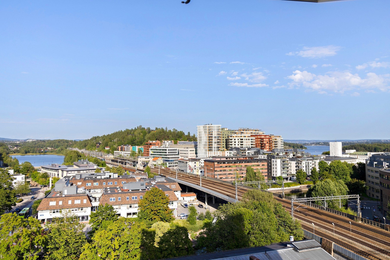 Utsikt over både Engervannet og Oslofjorden Galleribilde