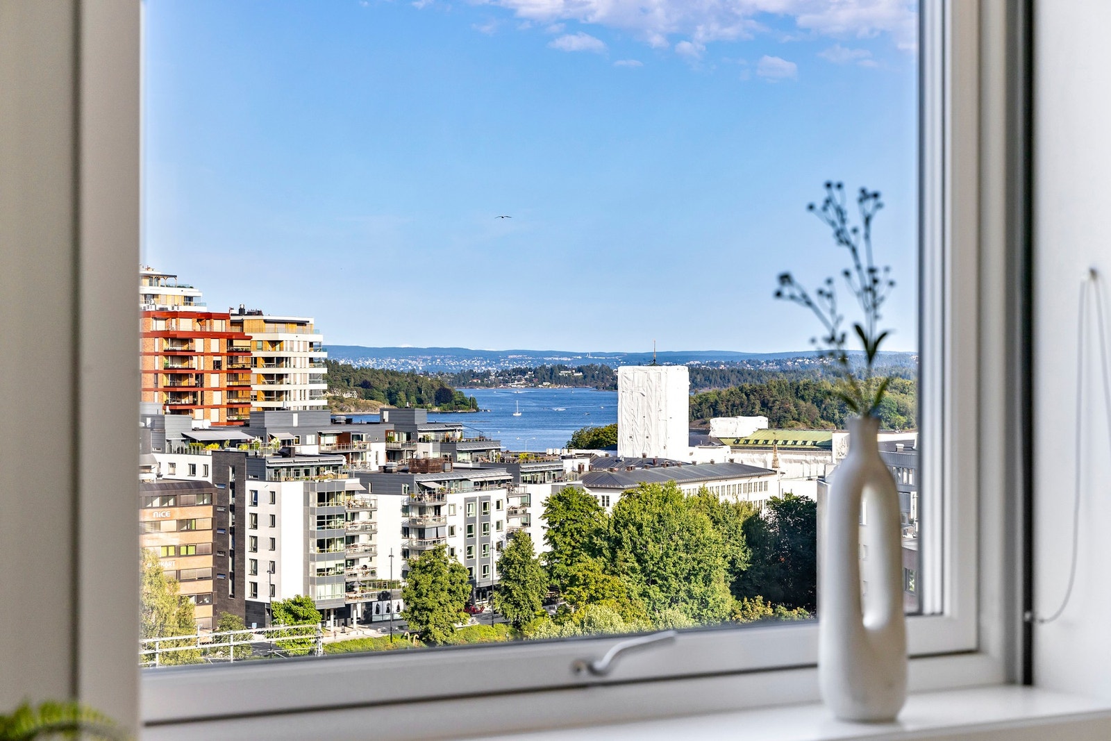 Leiligheten har fantastisk utsikt over bla. Oslofjorden Galleribilde