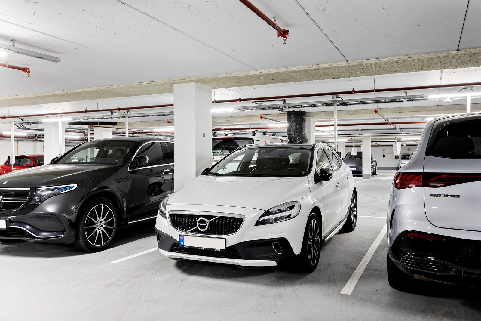 Leiligheten har tilhørende garasjeplass med el-lader Galleribilde