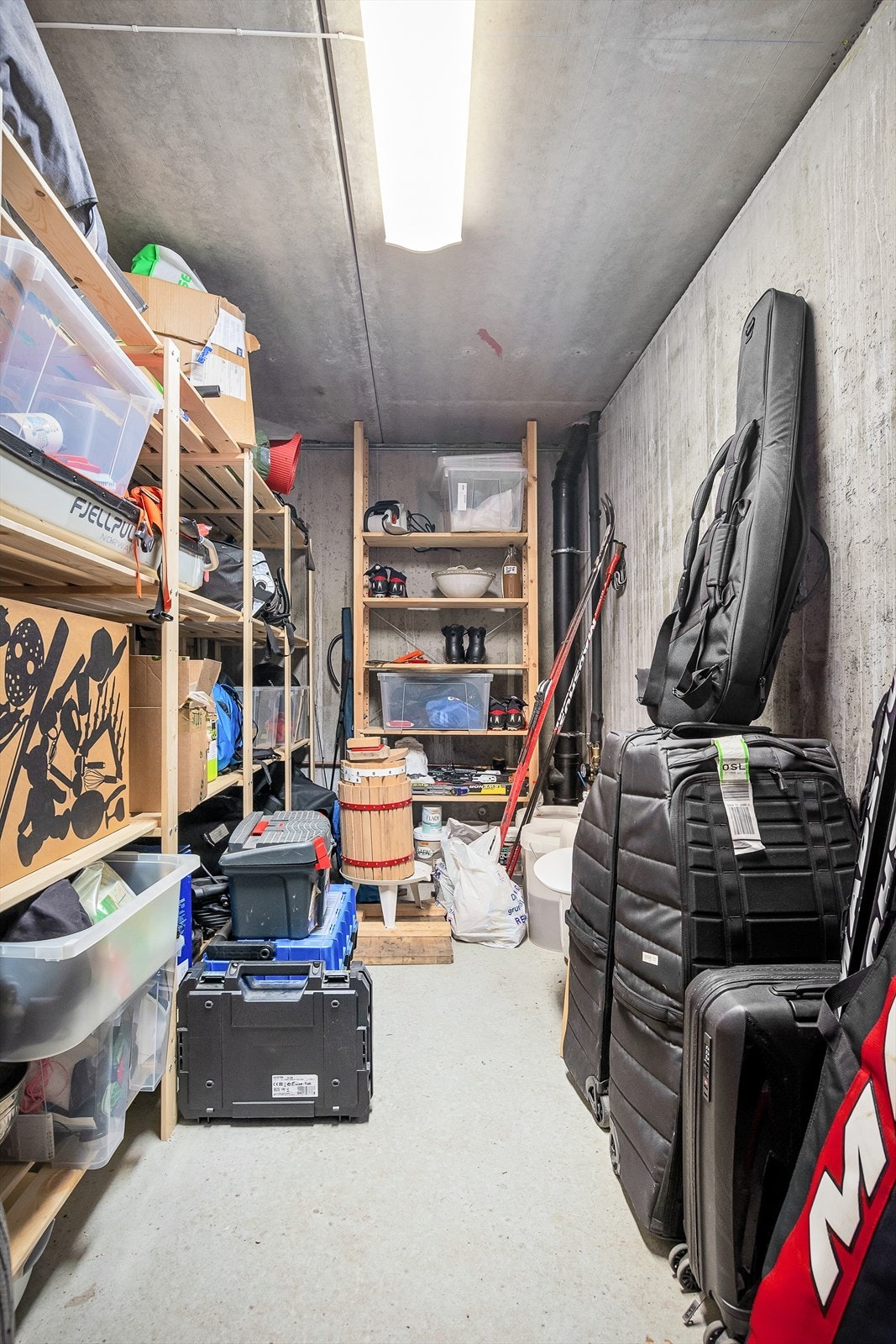 Bod på ca. 10 kvm med god plass til diverse lading. Galleribilde