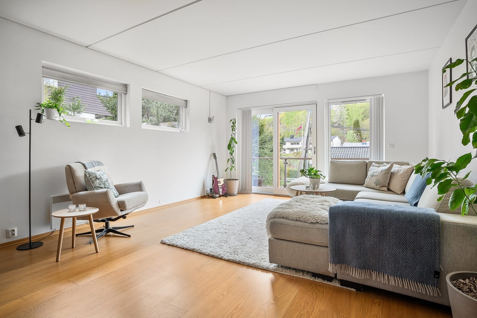 Leiligheten ligger fint til med nærhet til flotte turområder og badeplasser. Galleribilde