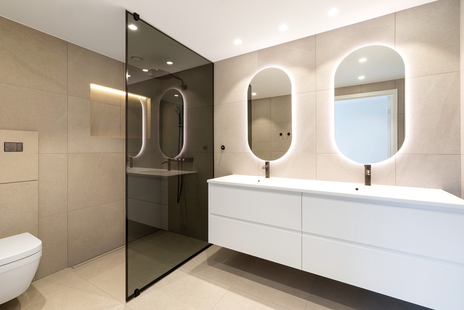 Baderommet er betydelig oppgradert. Tilknyttet hovedsoverom Galleribilde