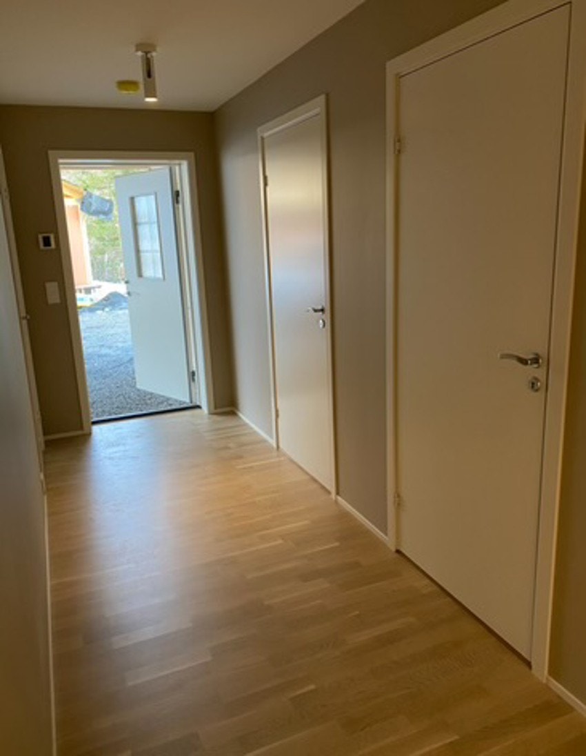 Vedlagt følger ett enkelte bilder av tidligere prosjekter av både gang, bad og kjøkken der kjøper har tett dialog med selger for tilvalg Galleribilde