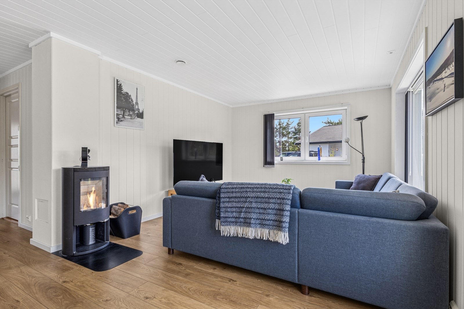 Her er det god plass til en stor sofagruppe. Galleribilde