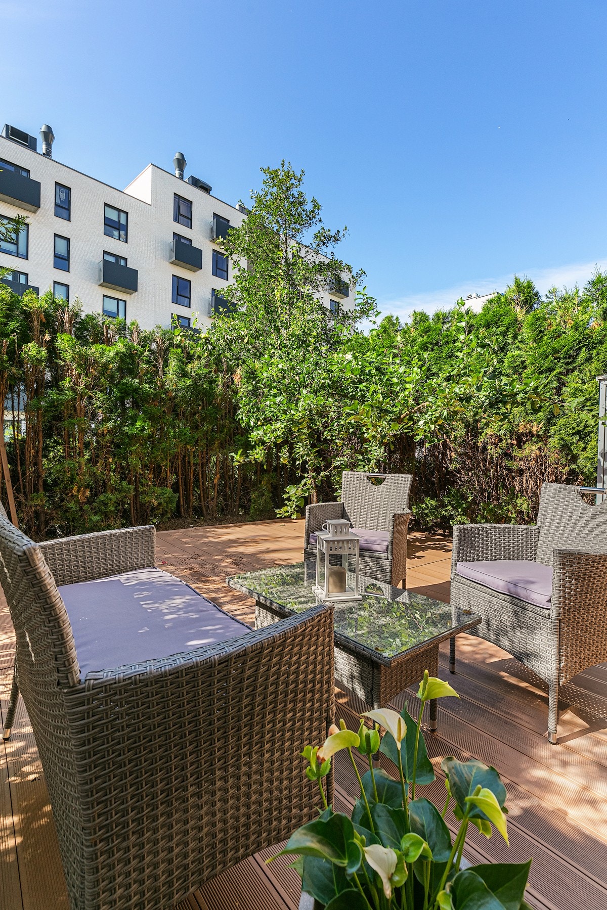 Den gode størrelsen gjør det enkelt å møblere med sittegruppe, lounge og grill Galleribilde