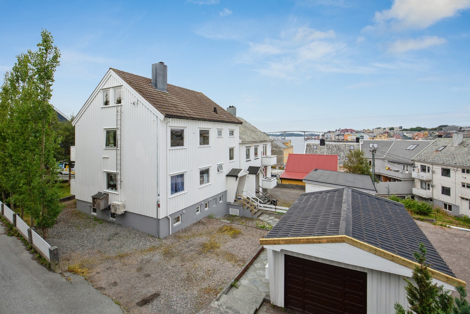 Innholdsrik flermannsbolig med god beliggenhet på Nordlandet og fin utsikt Galleribilde