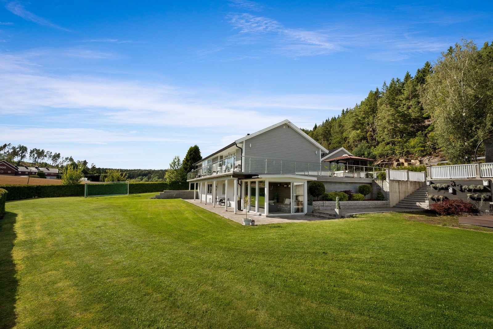 La oss ta en titt på uteområdene igjen. Galleribilde