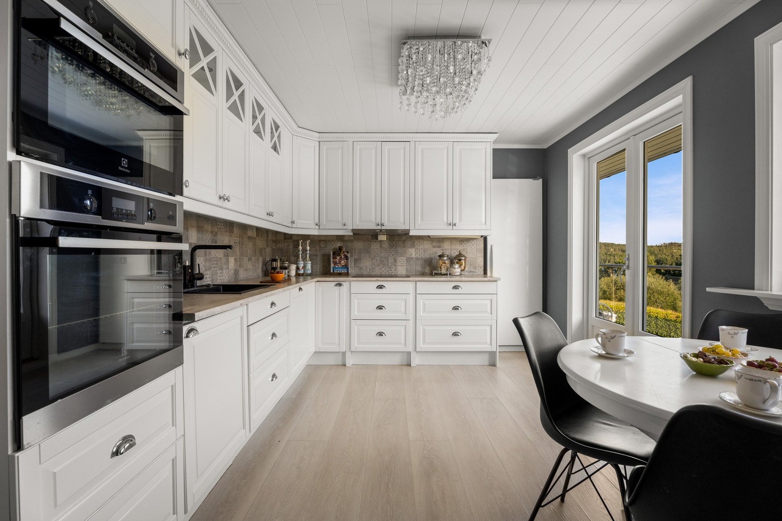 Godt med skap- og benkeplass Galleribilde