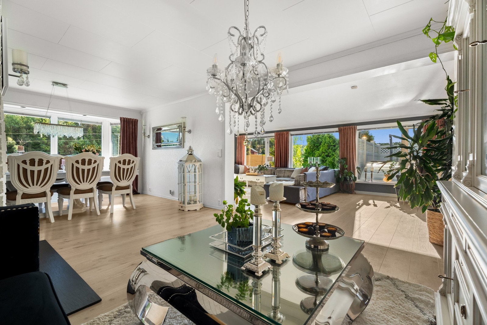 Boligen oppleves som velholdt og er betydelig oppgradert i senere år. Galleribilde