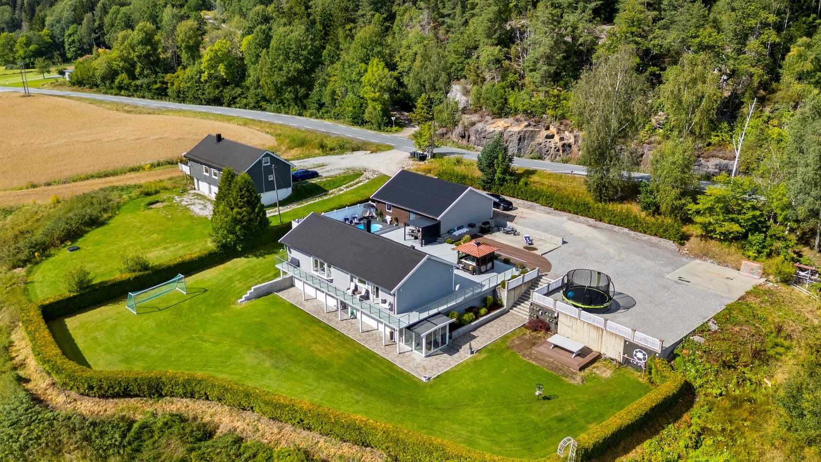 Eiendommen er velholdt og betydelig oppgradert. Galleribilde