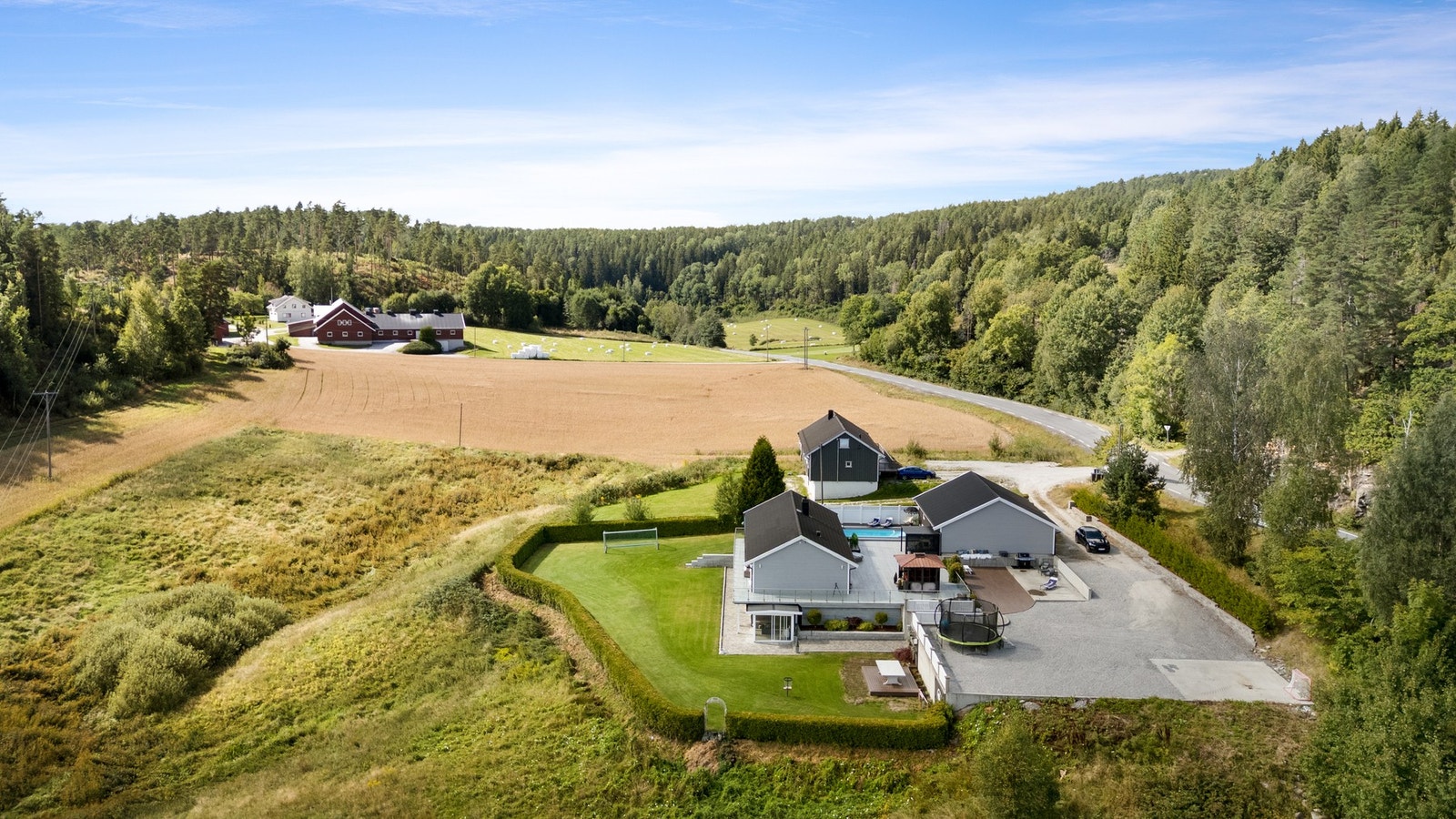 En velholdt og innholdsrik eiendom. Galleribilde