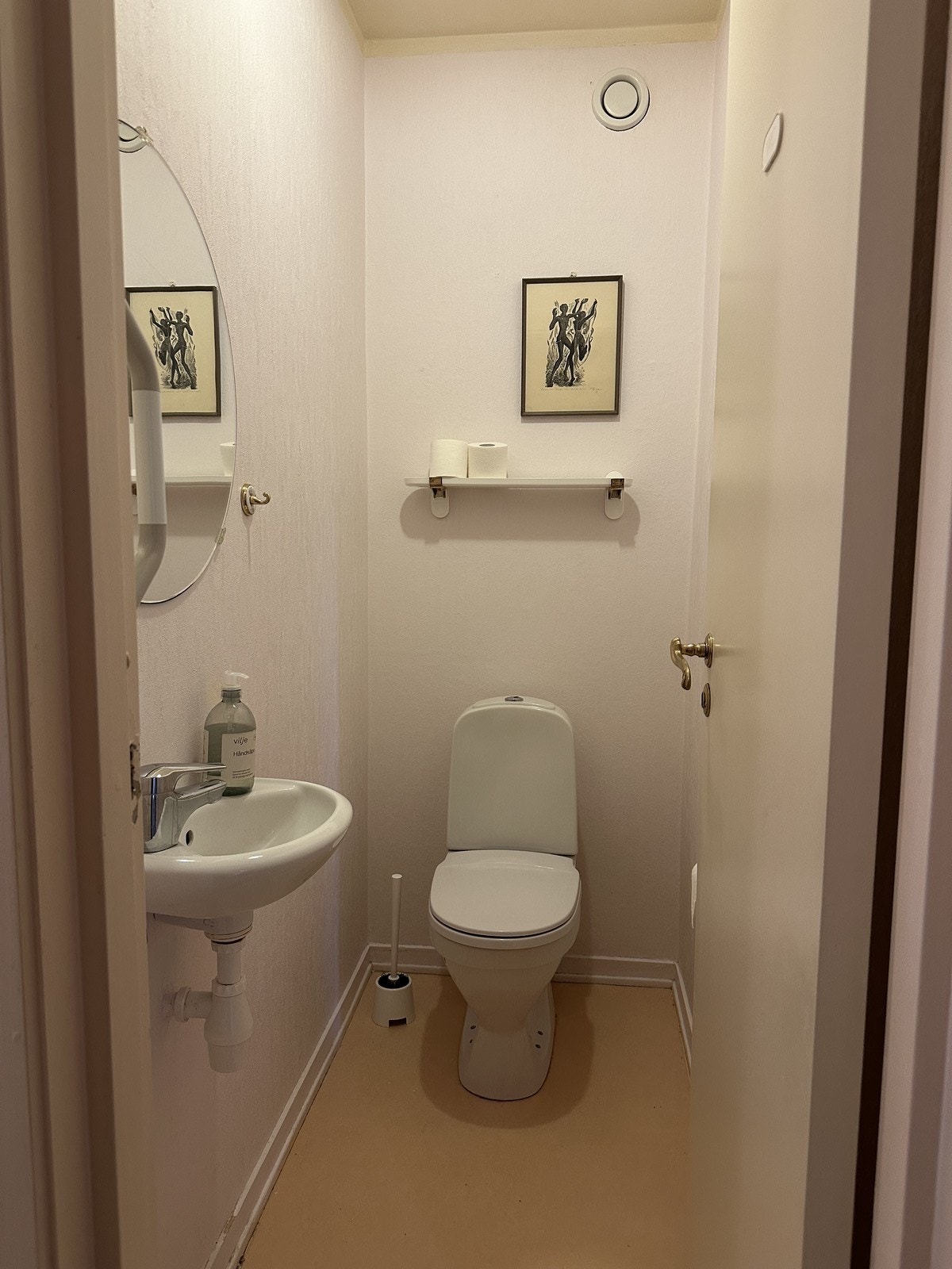Separat toalettrom. Galleribilde
