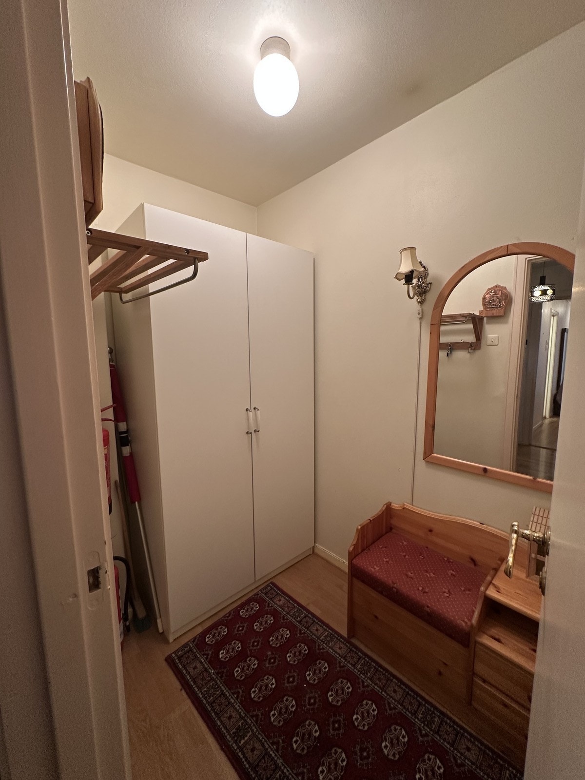 I tilknytting til entreen finner du en innvendig bod for ekstra lagringsplass. Galleribilde