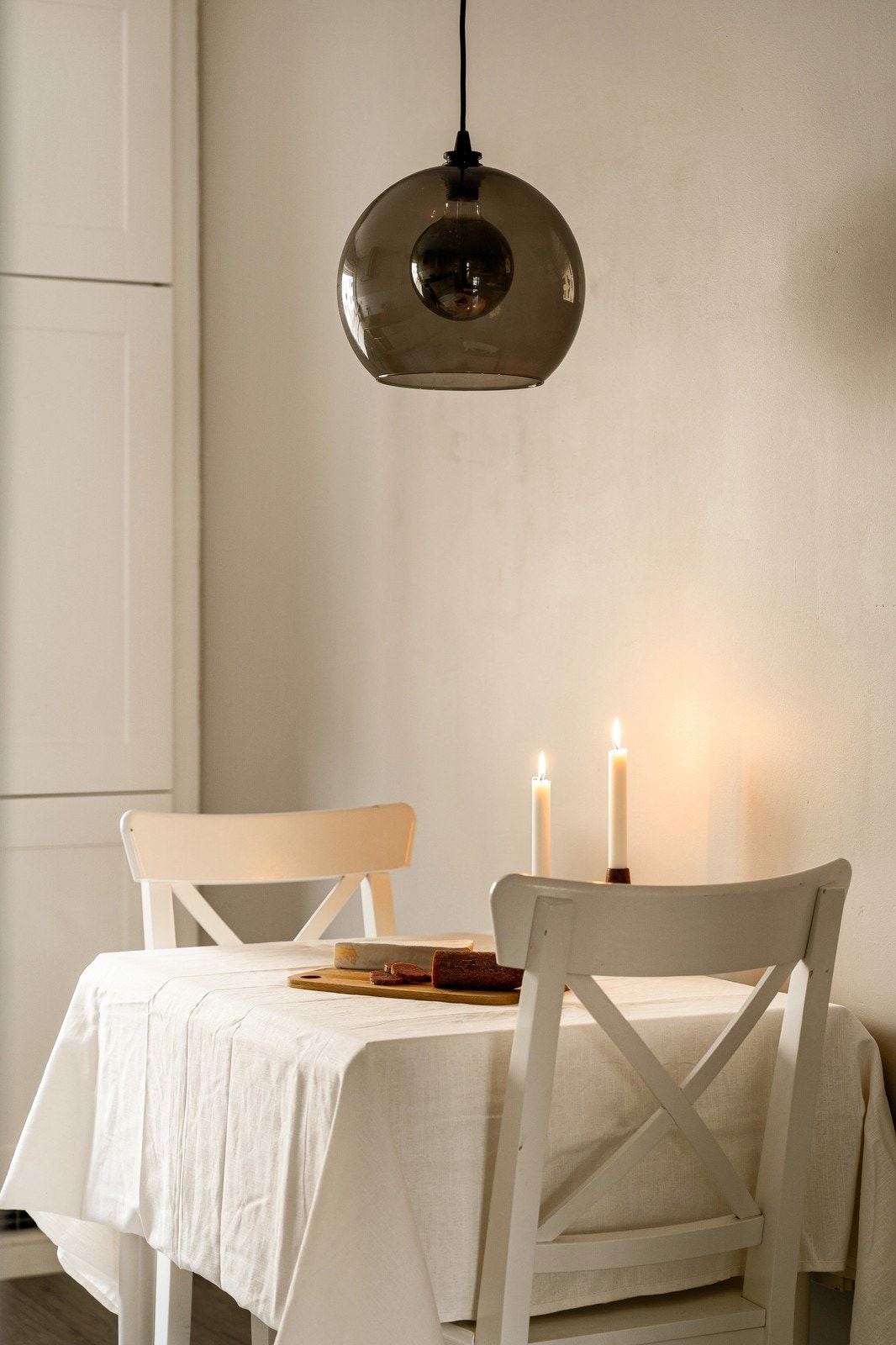 Kjøkkenet har plass til frokostbord. Galleribilde