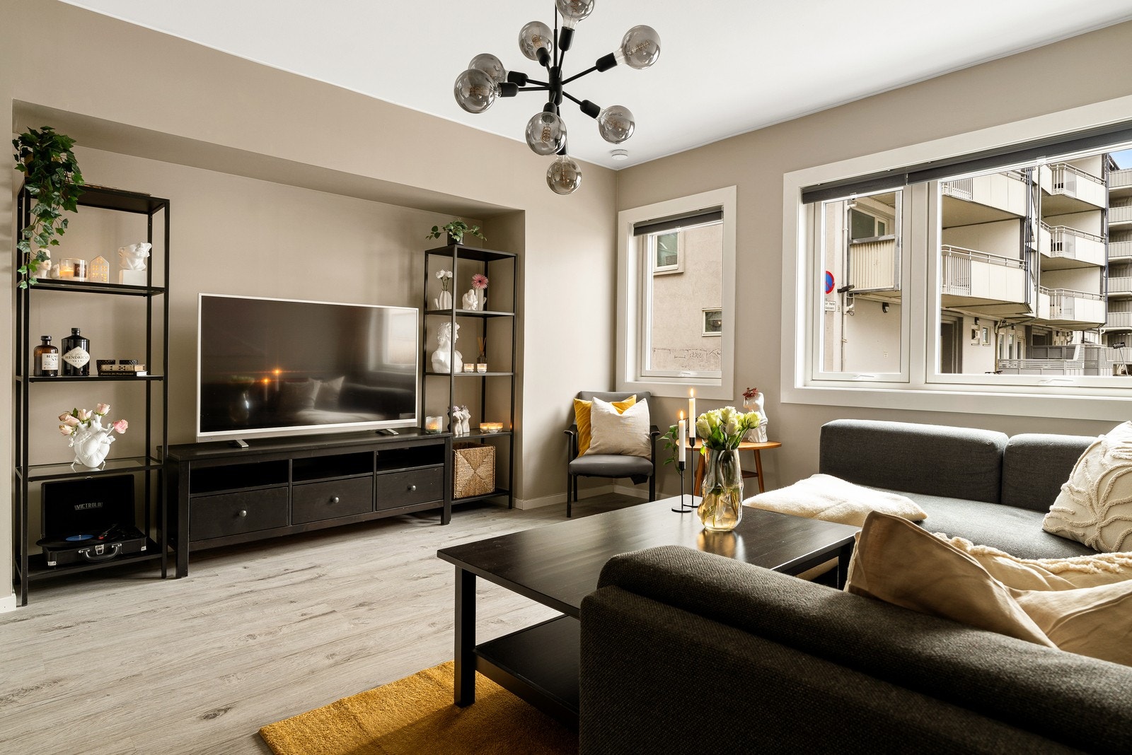 Leiligheten har en praktisk planløsning. Leiligheten leies ut møblert. Galleribilde