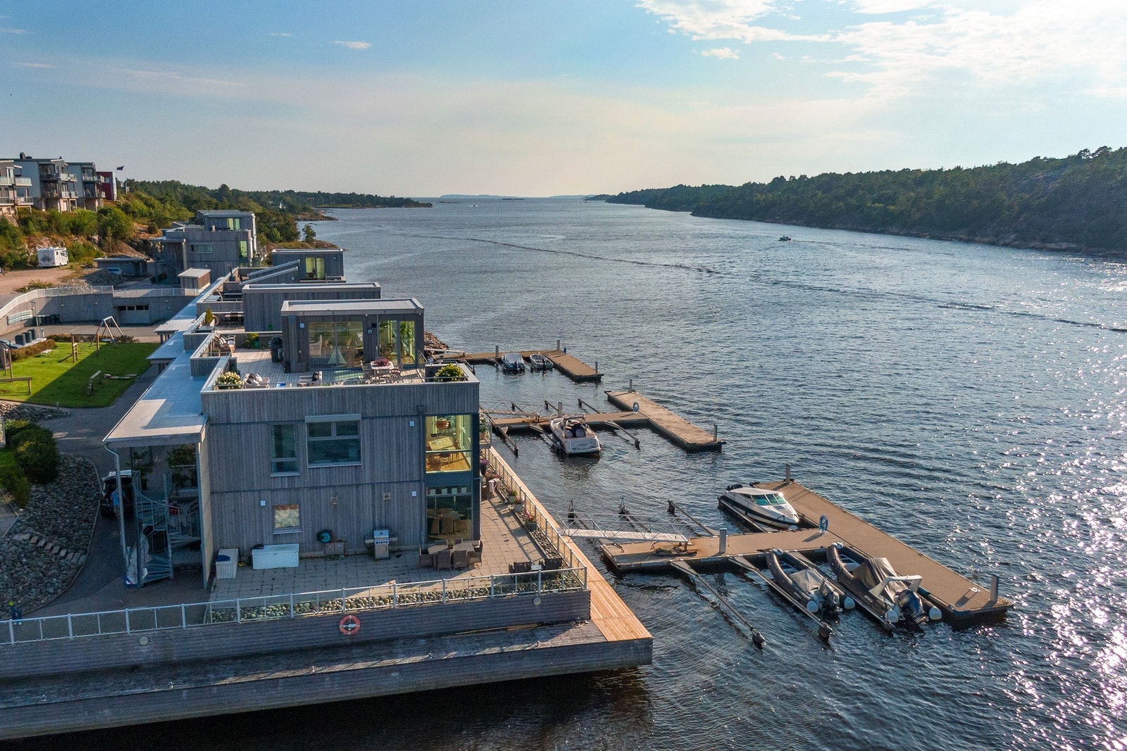 Måkeveien Borettslag, org.nr. 993 796 158, som består av totalt 24 andeler Galleribilde