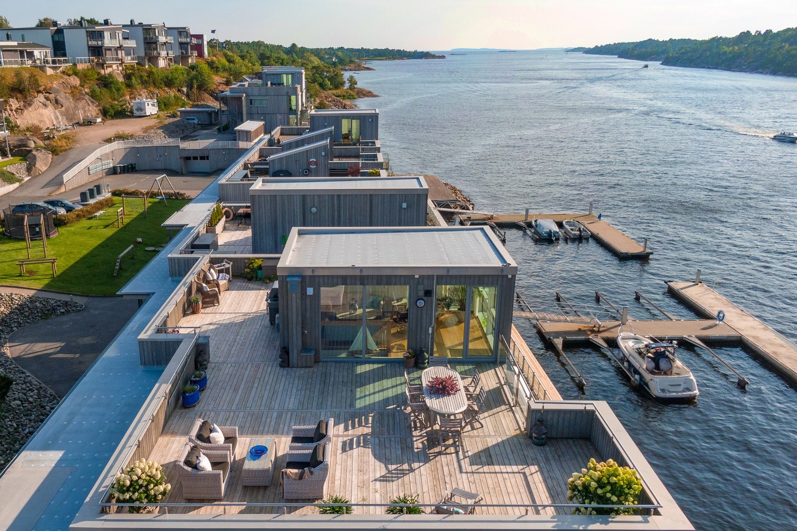 Leiligheten har en spektakulær takterrasse på hele 124 m² Galleribilde