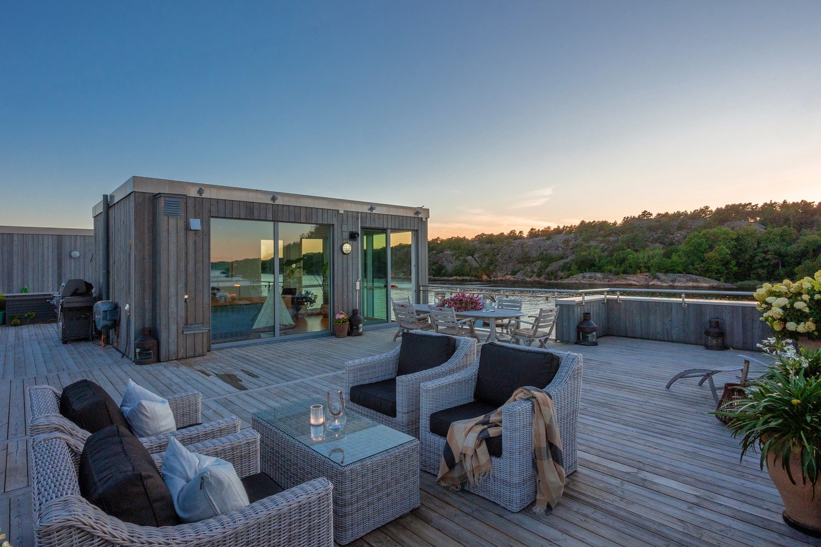 Takterrassen er på hele 124 m² og gir deg unike muligheter for utemøbler, hagekasser og sosiale soner Galleribilde