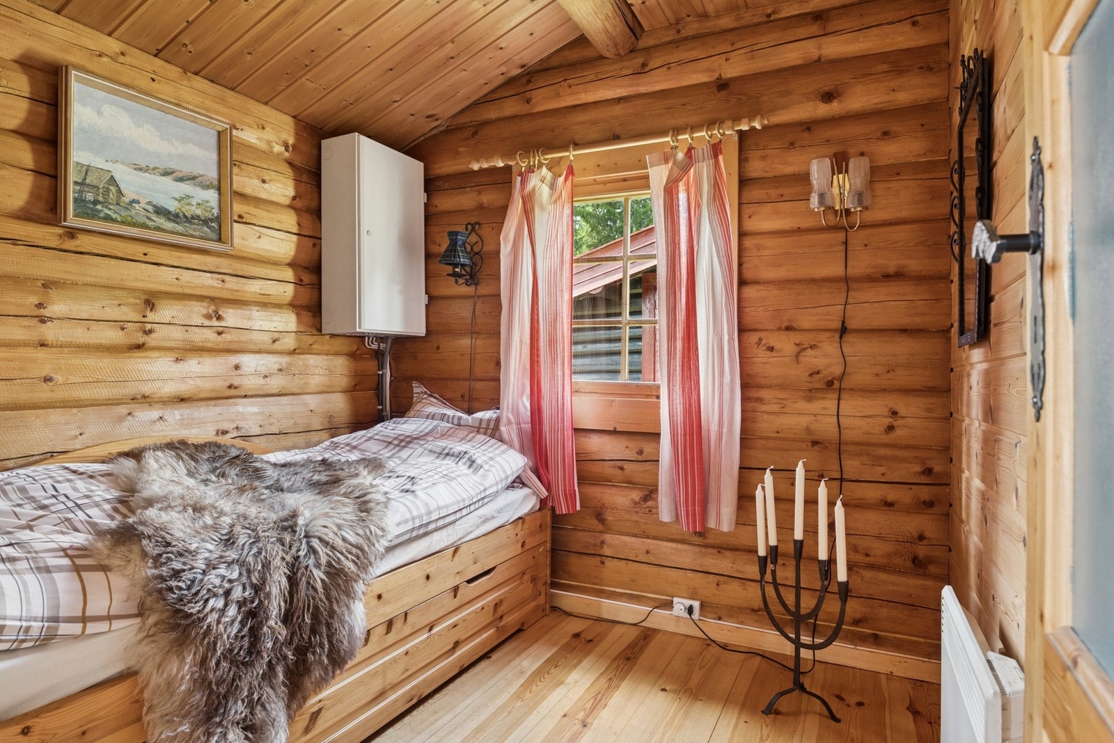 Her er det god plass til seng og annet møblement. Galleribilde