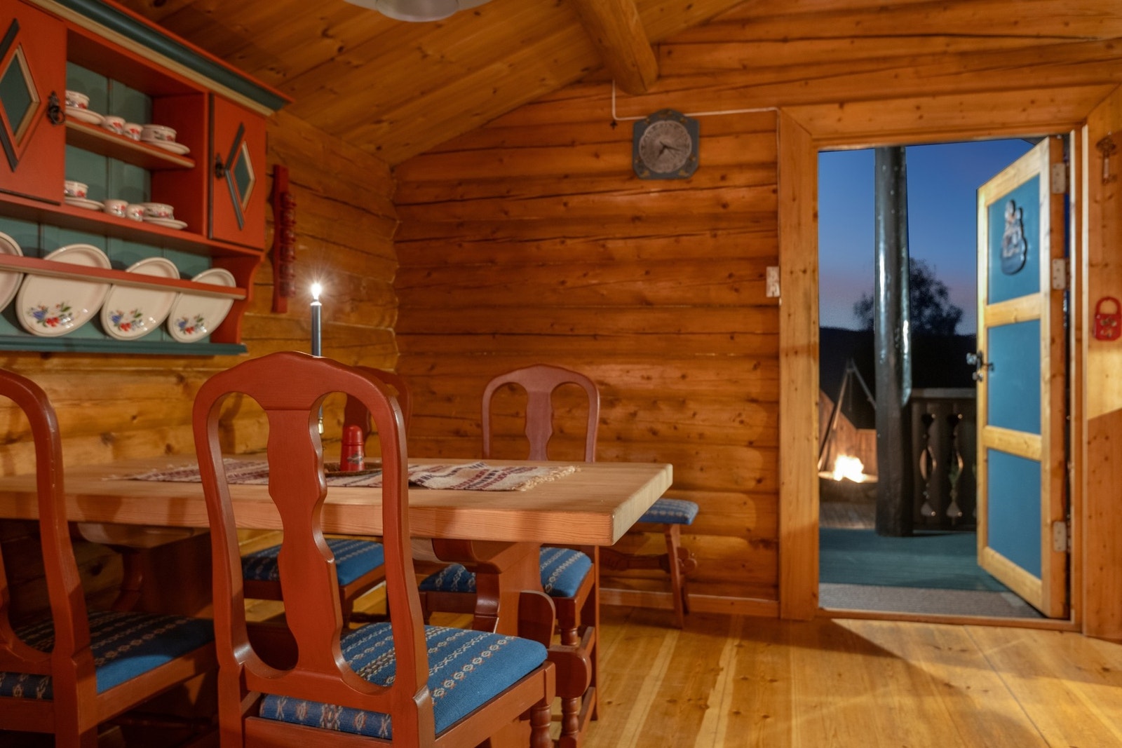 Her får du knitrende peisild på kjølige kvelder og lune tømmervegger som gir ro. Galleribilde