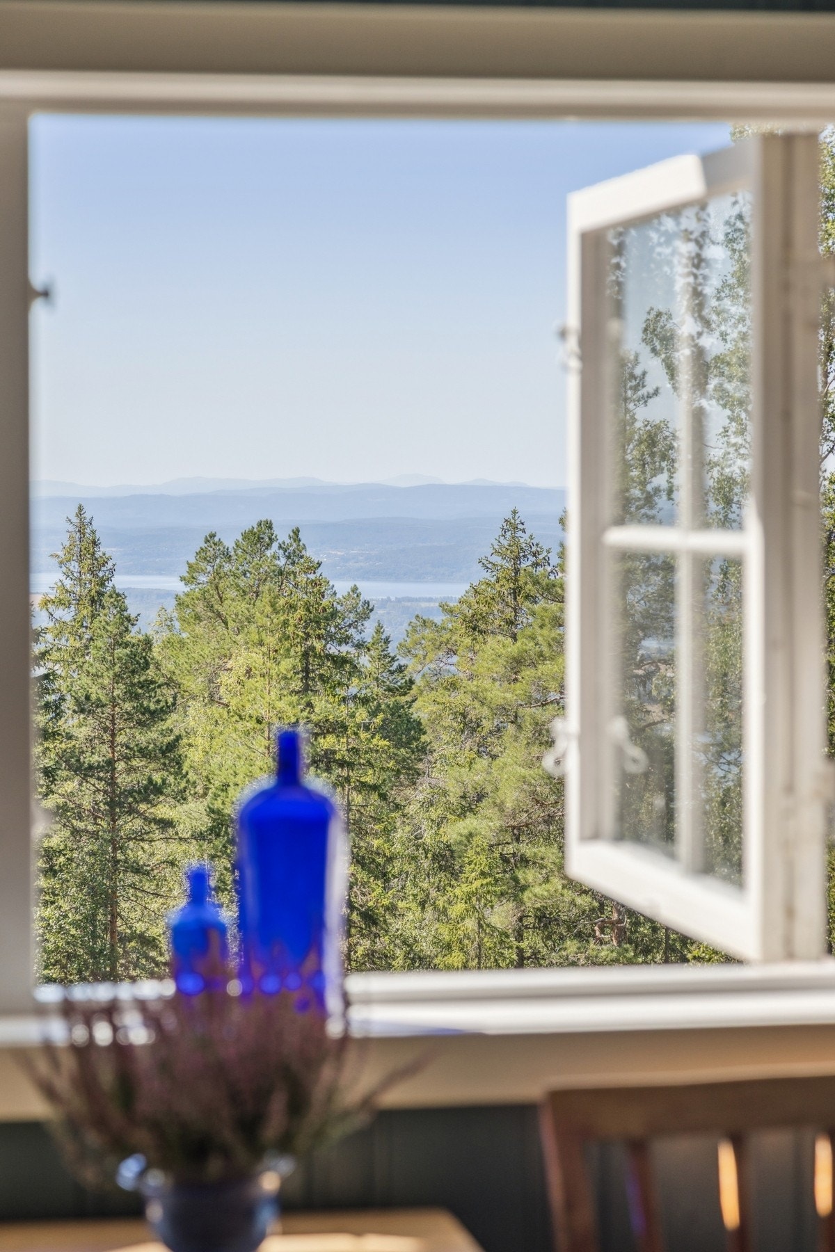 Vinduet gir både lys og flott utsikt. Galleribilde