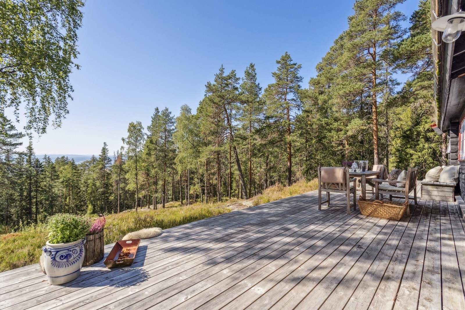 Flere soner gir rom for både avslapning og hyggelige måltider ute. Galleribilde