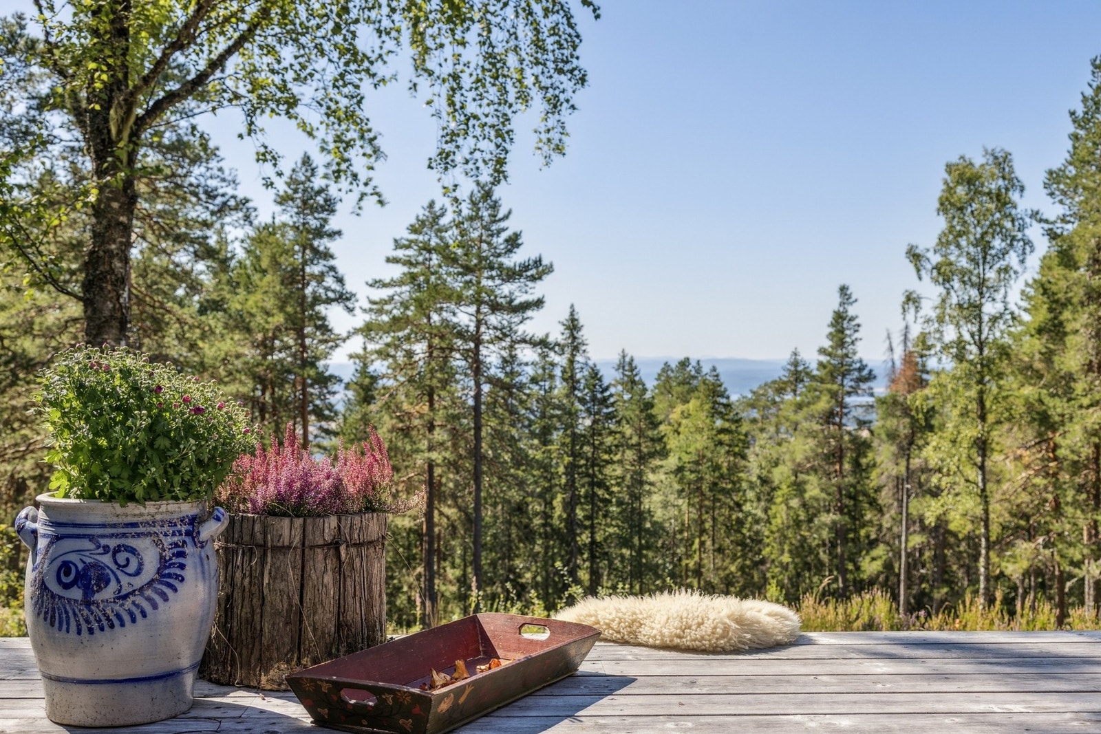Utsikt fra terrassen - et sted å trekke pusten og finne roen. Galleribilde