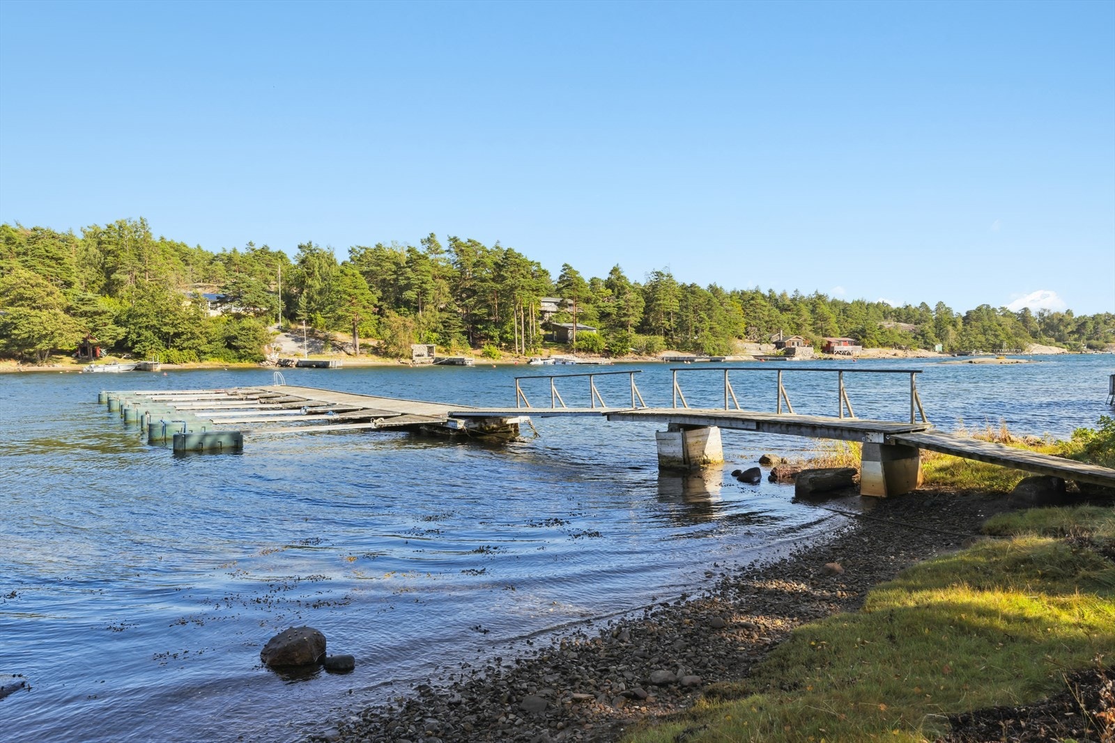 Båtplass på fellesbrygge i Hvervenkilen. Galleribilde