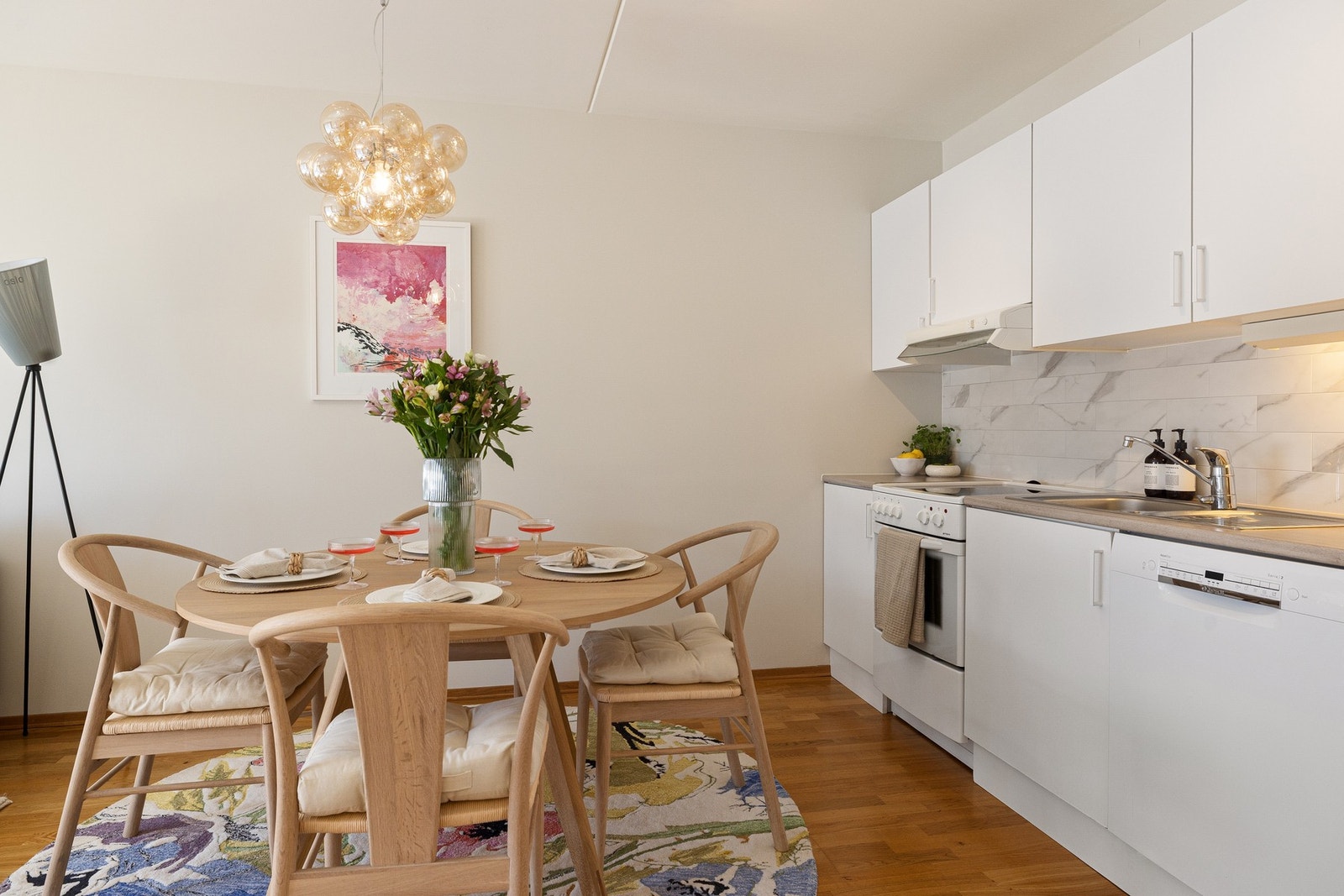 Naturlig plass til spisebord. Galleribilde