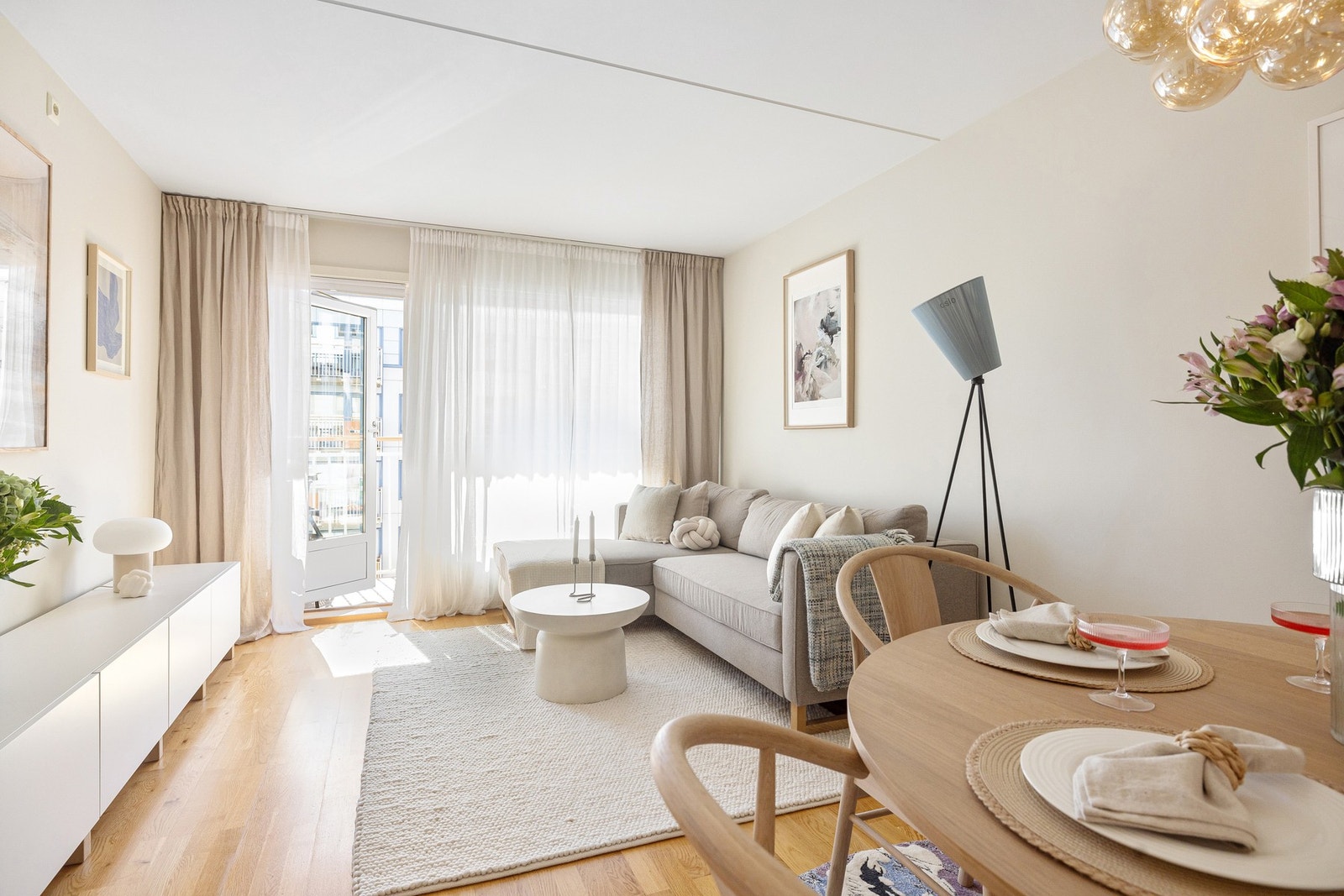 Velkommen til vakre Sinsenveien 9, presentert av Karoline Selvåg ved Privatmegleren Grünerløkka. Galleribilde