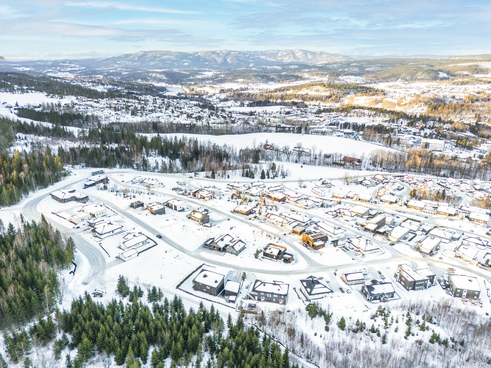 Melumenga ligger med gangavstand fra Åmot sentrum Galleribilde