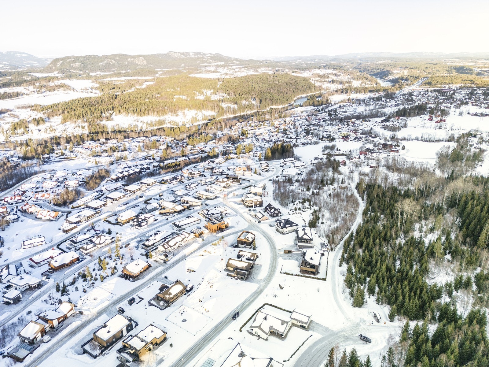 Tomten ligger vestvendt med svært gode solforhold Galleribilde