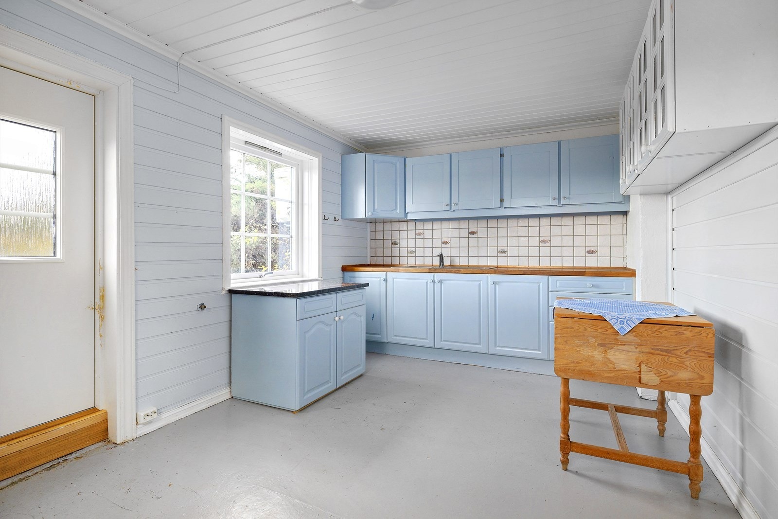 Mange av boligens bygningsdeler er originale fra byggeåret, og det må påregnes investeringer i både vedlikehold og oppgradering for å realisere dens fulle potensial. Galleribilde