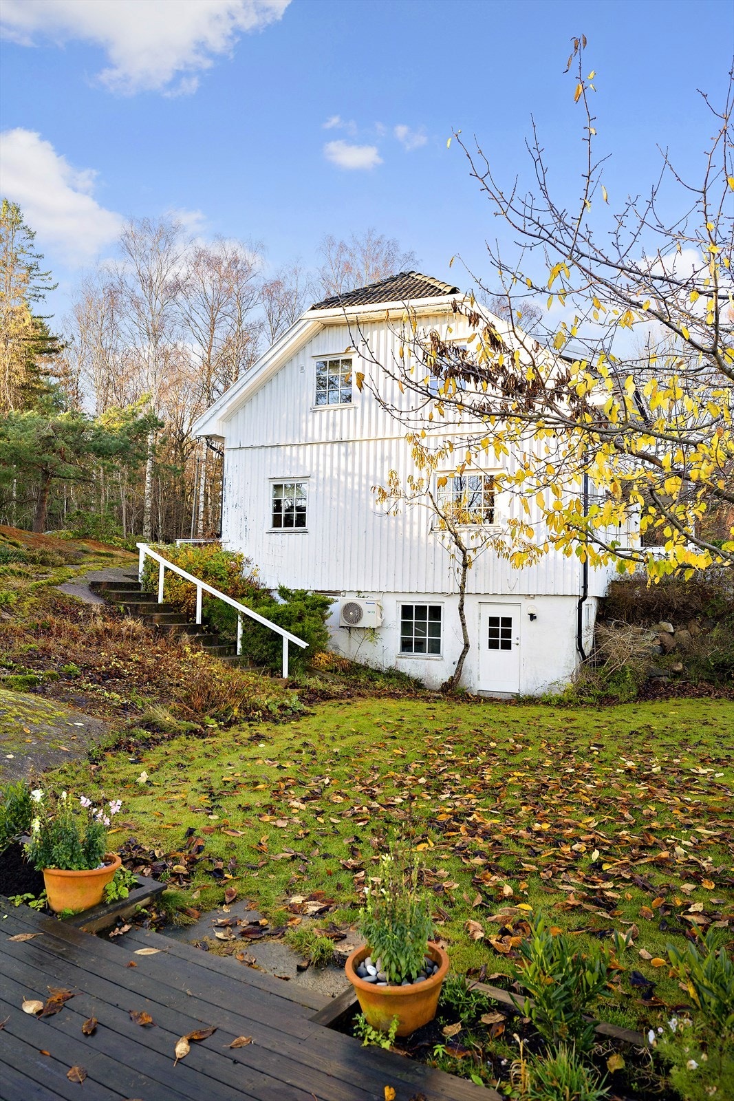 Utgangspunktet for å skape boligdrømmen er imidlertid absolutt til stede. Med sin romslige planløsning, sjønære beliggenhet og tilhørende båtplass Galleribilde