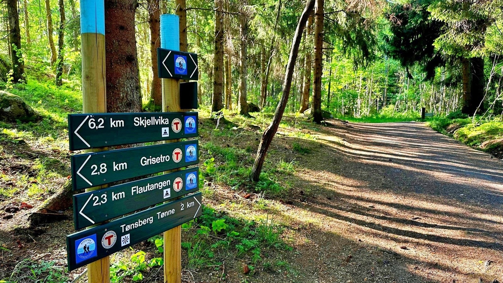 Området byr på et mangfold av merkede stier og turmuligheter - fra Skjellvika og Grisetro til Flautangen og Tønsberg Tønne. Her starter eventyret ved stien. Galleribilde