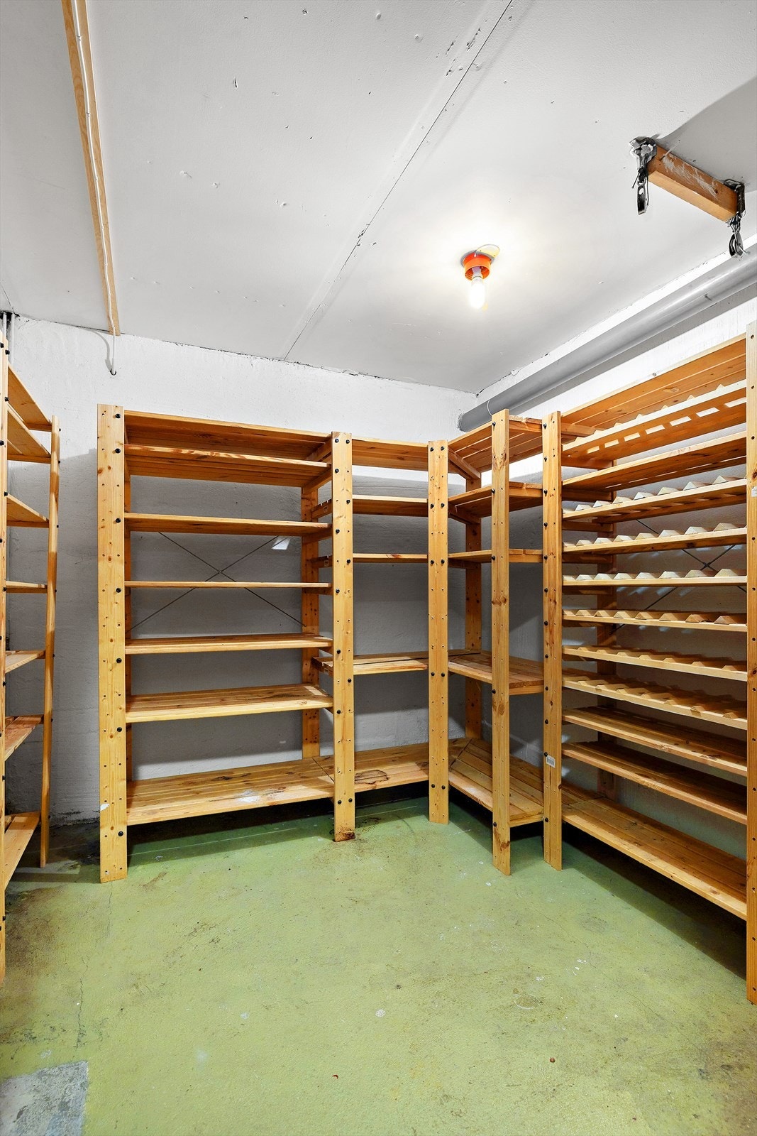 Boligen har godt med bod plass for oppbevaring. Galleribilde