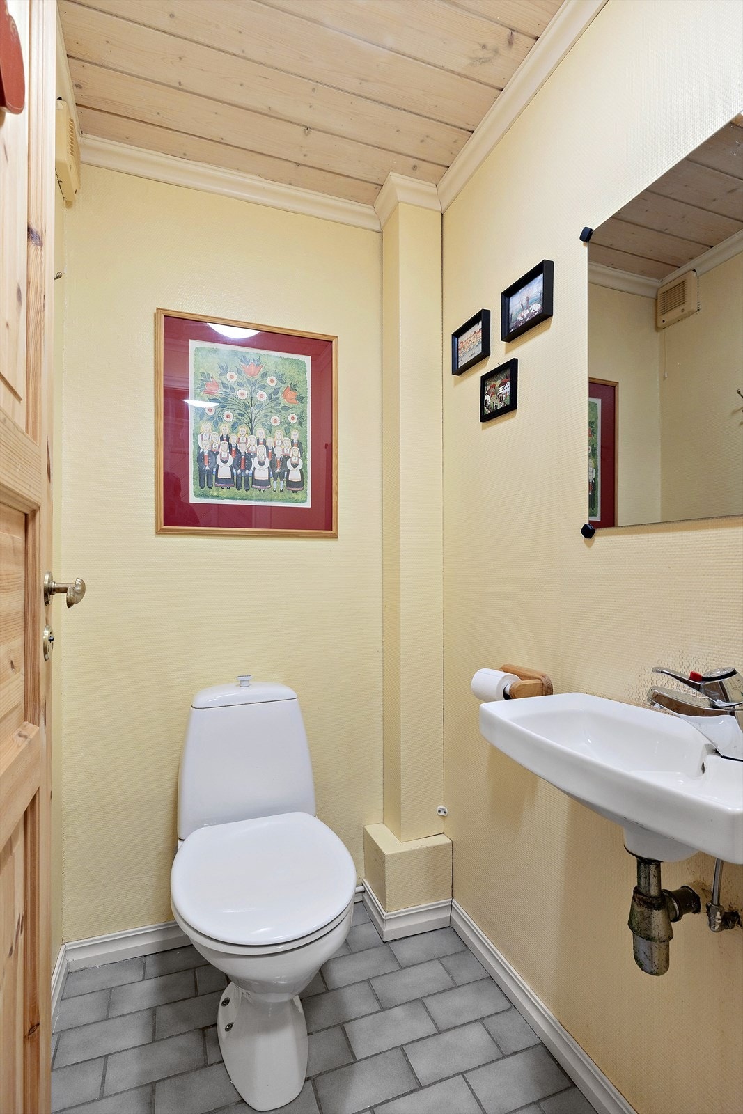 Toalett i underetasjen Galleribilde